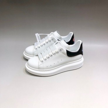 알렉산더맥퀸 남/녀 블랙탭 스니커즈 - Unisex Black Sneakers 