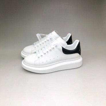 알렉산더맥퀸 남/녀 블랙탭 스마일 스니커즈 - Unisex Black Sneakers 