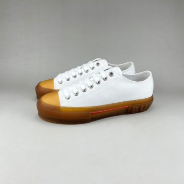 버버리 남성 트렌디 화이트 스니커즈 - Mens White Sneakers 