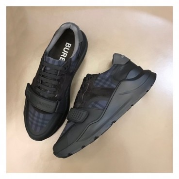 버버리 남성 벨크로 블랙 스니커즈 - Mens Black Sneakers 