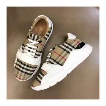 버버리 남성 벨크로 카멜 스니커즈 - Mens Camel Sneakers 