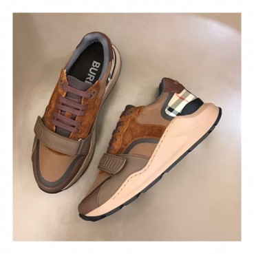 버버리 남성 벨크로 카멜 스니커즈 - Mens Camel Sneakers 
