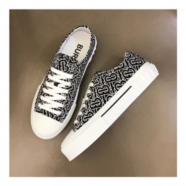 버버리 남성 빈티지 블랙 스니커즈 - Mens Black Sneakers 