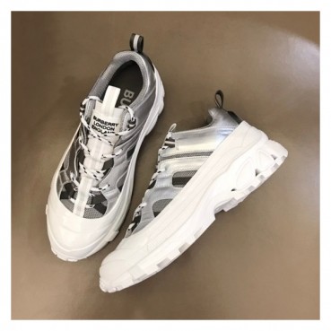 버버리 남/녀 이니셜 실버 스니커즈 - Unisex Silver Sneakers 