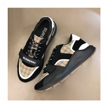 버버리 남/녀 이니셜 블랙 스니커즈 - Unisex Black Sneakers 