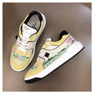 발렌티노 남/녀 스터드 옐로우 스니커즈 - Unisex Yellow Sneakers 