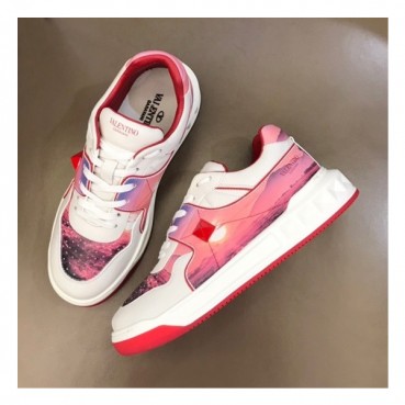 발렌티노 남/녀 스터드 레드 스니커즈 - Unisex Red Sneakers 