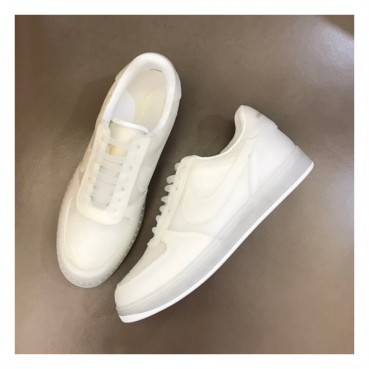 루이비통 남성 클래식 화이트 스니커즈 -  Mens White Sneakers 