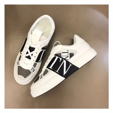 발렌티노 남/녀 트렌디 블랙 스니커즈 - Unisex Black Sneakers 