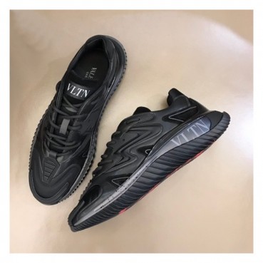 발렌티노 남성 트렌디 블랙 스니커즈 - Mens Black Sneakers 