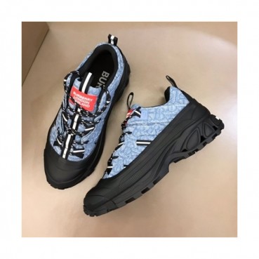 버버리  남성 캐쥬얼 스니커즈 Size(240 - 270) 블루 