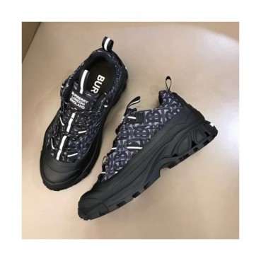 버버리  남성 캐쥬얼 스니커즈 Size(240 - 270) 블랙 