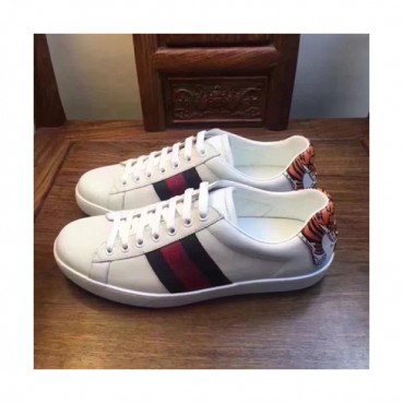 [구찌] 로우탑 화이트 삼선포인트 남성용 스니커즈 gu0014x - Gucci White Sneakers