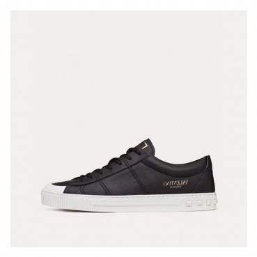 발렌티노 남성 클래식 블랙 스니커즈 - Mens Black Sneakers 