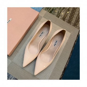 Miumiu 2019 Ladies Leather Middle-heel Pumps 