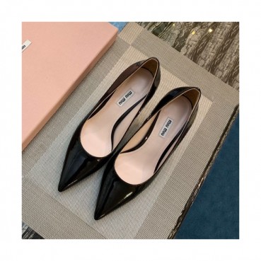 Miumiu 2019 Ladies Leather Middle-heel Pumps 