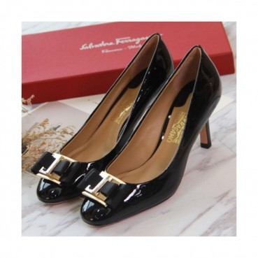 Salvatore Ferragamo 2019 Womens Patent Metal Logo Middle-heel Pumps 