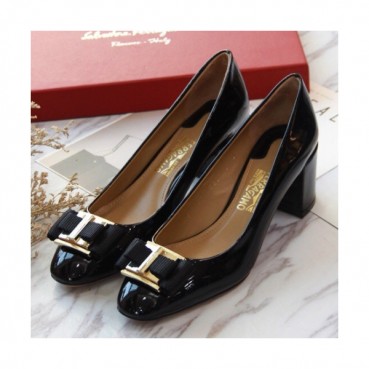 Salvatore Ferragamo 2019 Womens Patent Metal Logo Middle-heel Pumps 