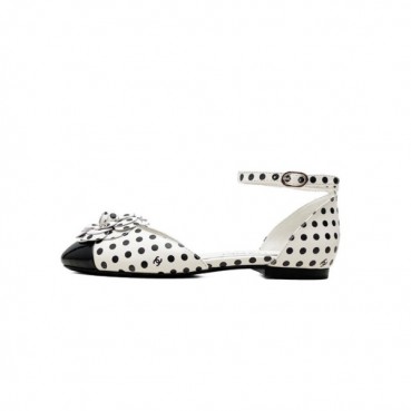 샤넬 여성 까멜리아 화이트 샌들 - Chanel Womens White Sandals 
