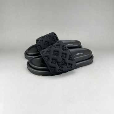 루이비통 남/녀 이니셜 블랙 슬리퍼 - Unisex Black Slippers 