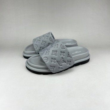 루이비통 남/녀 이니셜 그레이 슬리퍼 - Unisex Gray Slippers 