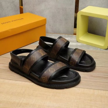 2023 루이비통 남성 이니셜 블랙 슬리퍼 - Mens Black Slippers 