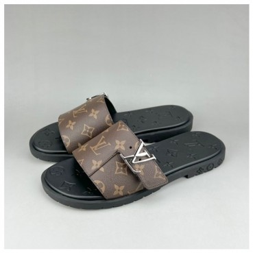 루이비통 남성 이니셜 브라운 슬리퍼 - Mens Brown Slippers 