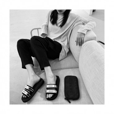 Chanel 2019 Women's Coco Logo Velcro Slipper - 샤넬 여성 코코 로고 벨크로 슬리퍼 Cnl0360x.Size(225 