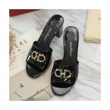 Salvatore Ferragamo 2019 Womens Patent Gancio Metal Logo Leather Slipper - 살바토레 페라가모 여성 페이던트 간치니 메탈 로고 레더 슬리퍼 Fer0244x.Size(225 