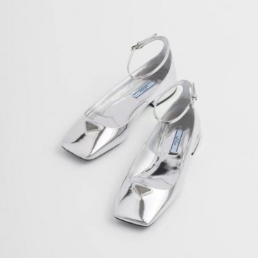 프라다 여성 로고 실버 플렛 - Prada Womens Silver Flats 