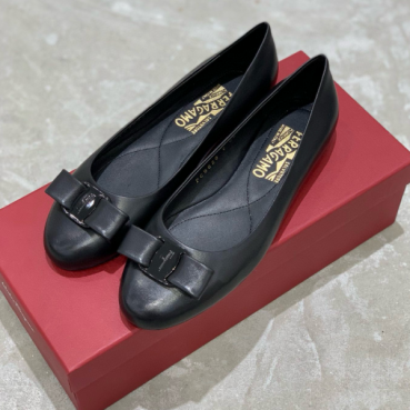 Salvatore Ferragamo 2025 Womens Leather Flat - 페라가모 2025 여성용 레더 플렛,Size(225