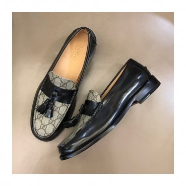 구찌 남성 테슬 블랙 로퍼 - Mens Black Loafer 