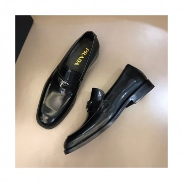 프라다  남성 레더 로퍼 Size(240 - 275) 블랙 
