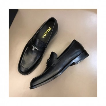 프라다  남성 레더 로퍼 Size(240 - 275) 블랙 