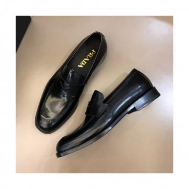 프라다  남성 레더 로퍼 Size(240 - 275) 블랙 