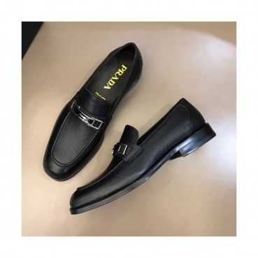 프라다  남성 레더 로퍼 Size(240 - 275) 블랙 