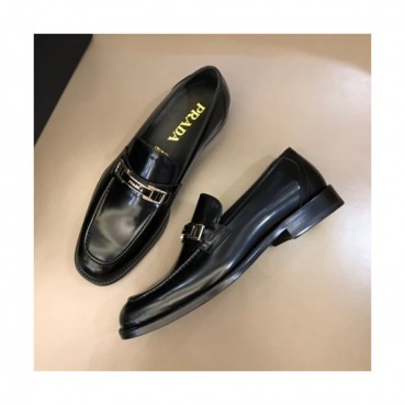 프라다  남성 레더 로퍼 Size(240 - 275) 블랙 