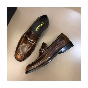 프라다  남성 레더 로퍼 Size(240 - 275) 브라운 