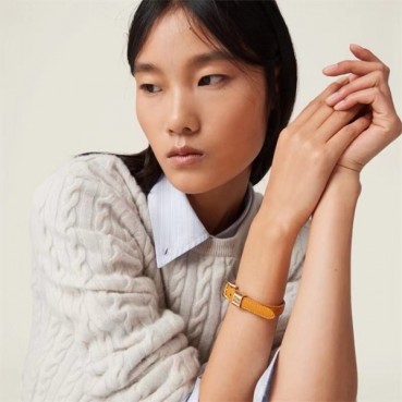 미우미우 여성 이니셜 팔찌 - Miumiu Womens Initial Bangle 