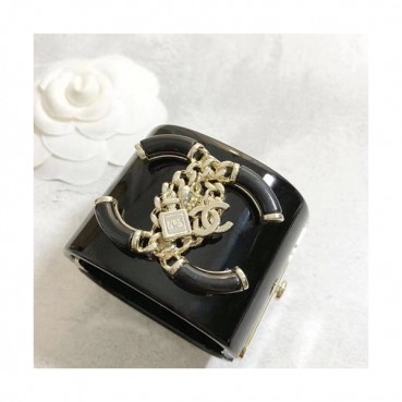 CHANEL Yellow Gold Bangle  - 샤넬 여성용 팔지18k 도금 옐로우 골드