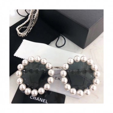 [럭셔리]Chanel 2019 Womens CC Logo Pearl Charm Metal Frame Sunglasses - 샤넬 여성 CC로고 진주 참장식 메탈 프레임 선글라스 Cnl0398x.Size(56