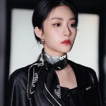 샤넬 여성 블랙 머플러 - Chanel Womens Black Muffler 