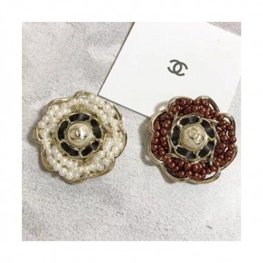 CHANEL  Yellow Gold  Brooch - 샤넬  여성용 18k도금 옐로우 골드 브로치  2색(브라운,화이트)