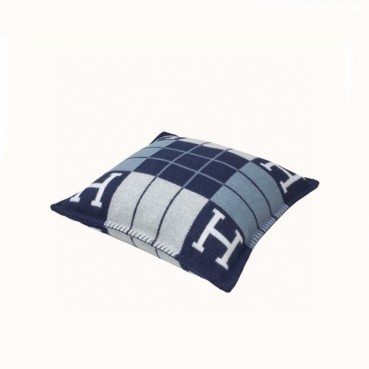 에르메스 이니셜 블루 쿠션 - Hermes Initial Blue Cushion 