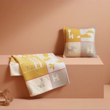 에르메스 이니셜 옐로우 쿠션 - Hermes Initial Yellow Cushion 