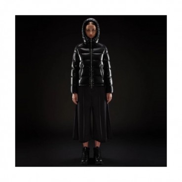 Moncler 2019 Womens Patch Logo Modern Duck Down Short Padding - 몽클레어 2019 여성 패치 로고 모던 덕다운 숏패딩 Moc01028x.Size(s 