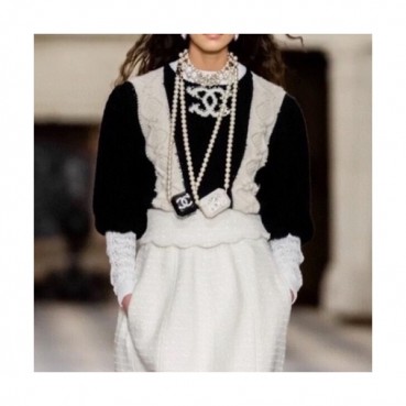 Chanel  Womens 'cc' Logo Crew-neck Sweaters 