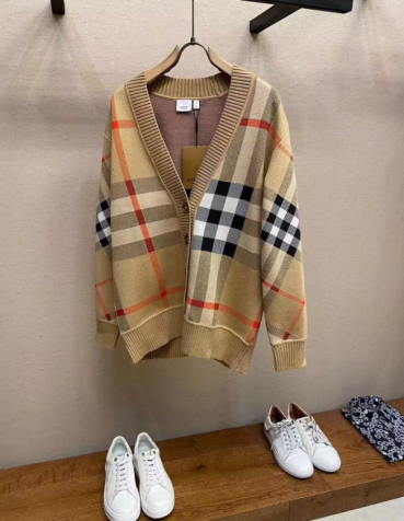 버버리 남성 체크 브이넥 베이지 가디건 - Burberry Mens Gray Cardigan 