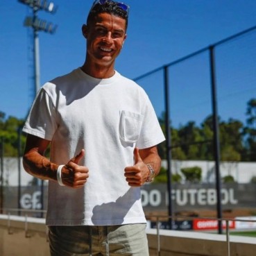 루이비통 남성 화이트 크루넥 반팔티 - Mens White Tshirts 